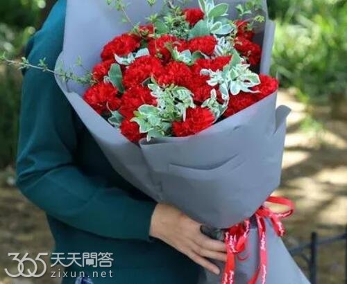 我亲亲妈妈我抱抱妈妈是什么儿歌