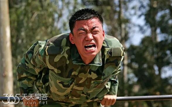 士兵突击许三多翻单杠是第几集