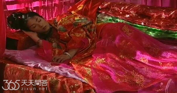 李玉湖为什么穿鞋睡觉
