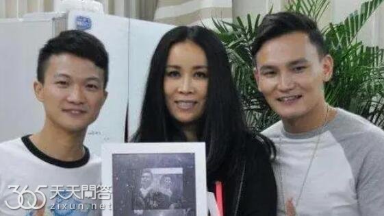 周深和谁比赛被那英淘汰了