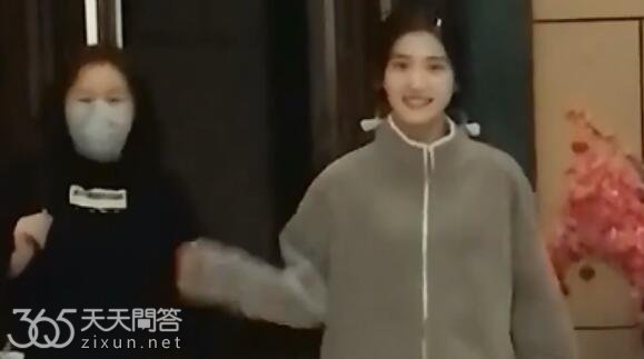 卢昱晓为什么走路像企鹅