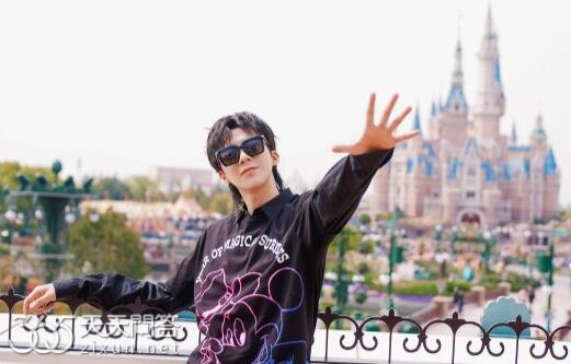 热辣滚烫是谁唱的