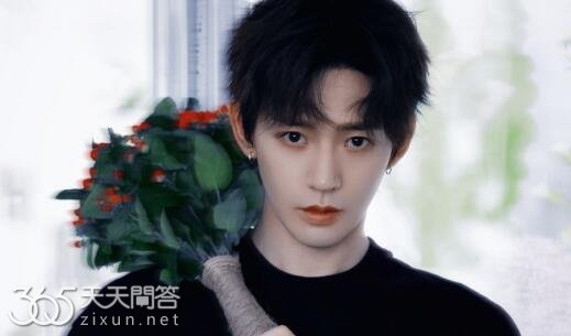 邓为和小匠公司签了几年