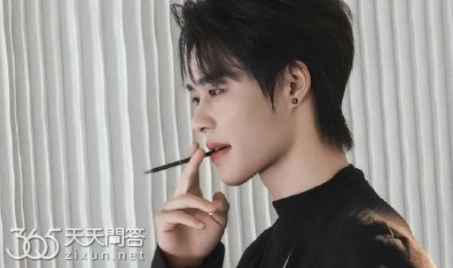 短剧柯淳手指甲怎么了